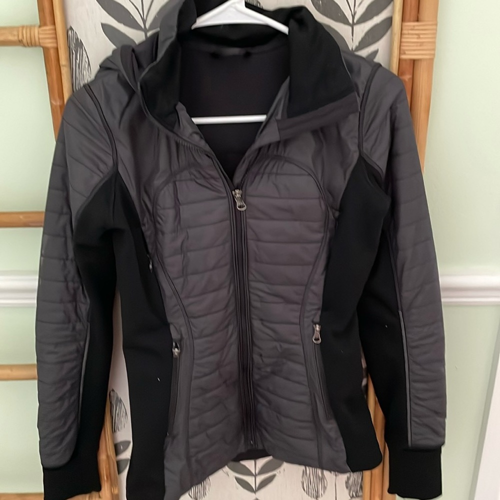 ✴️ EUC ORIGINAL LULULEMON FIRST MILE JACKET BLACK SIZE 4 EXCELLENT CONDITION